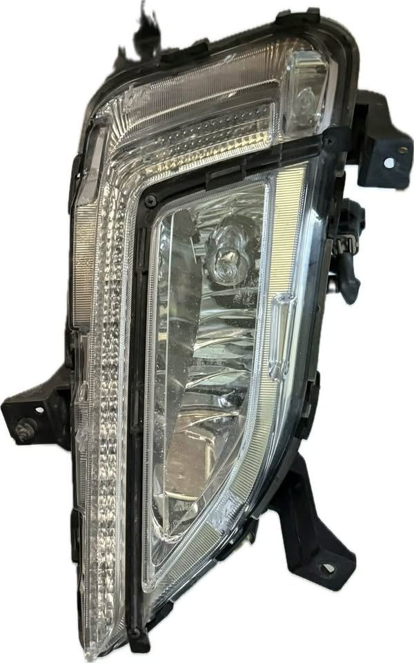 Right fog lamp assembly used genuine OEM Hyundai Tucson 2019-2021