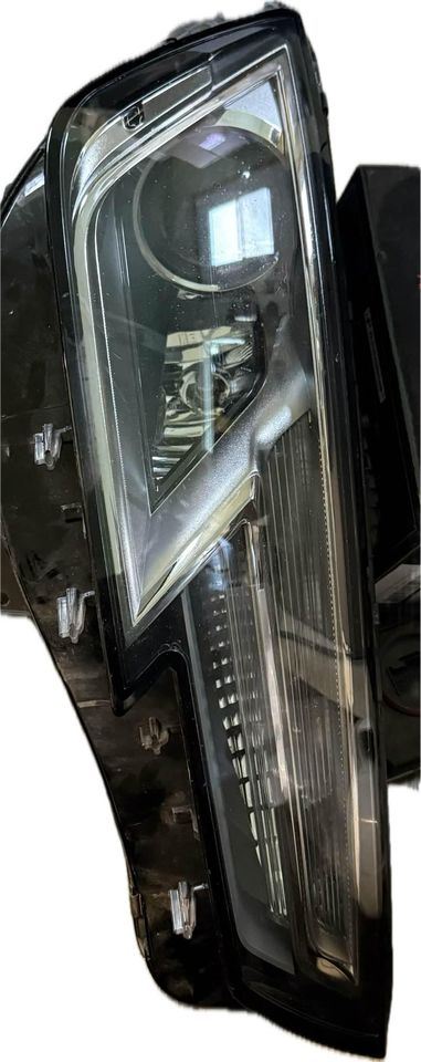 Right headlamp assembly composite used genuine OEM Audi A4 2017-2019