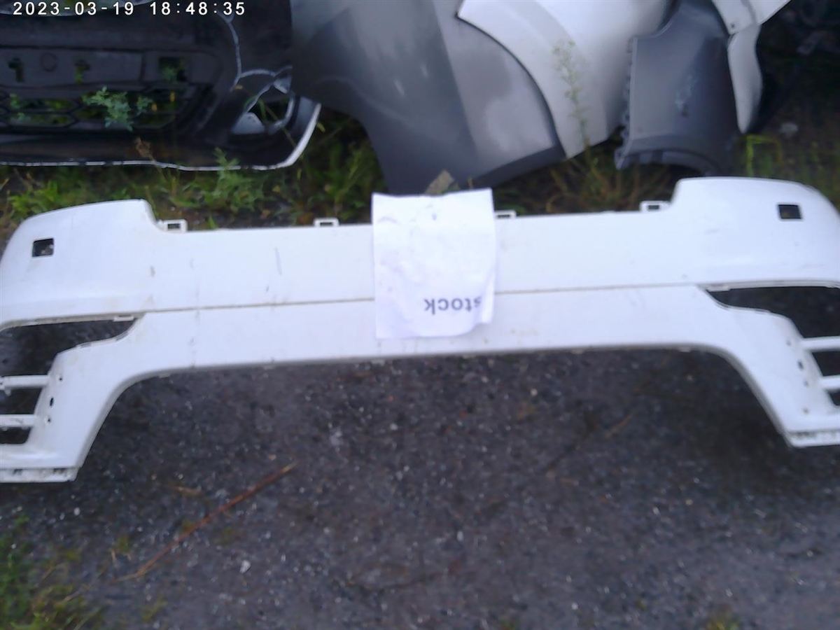 Defensa (parachoques) delantera usada original (OEM) Land Rover Velar 2022-2025