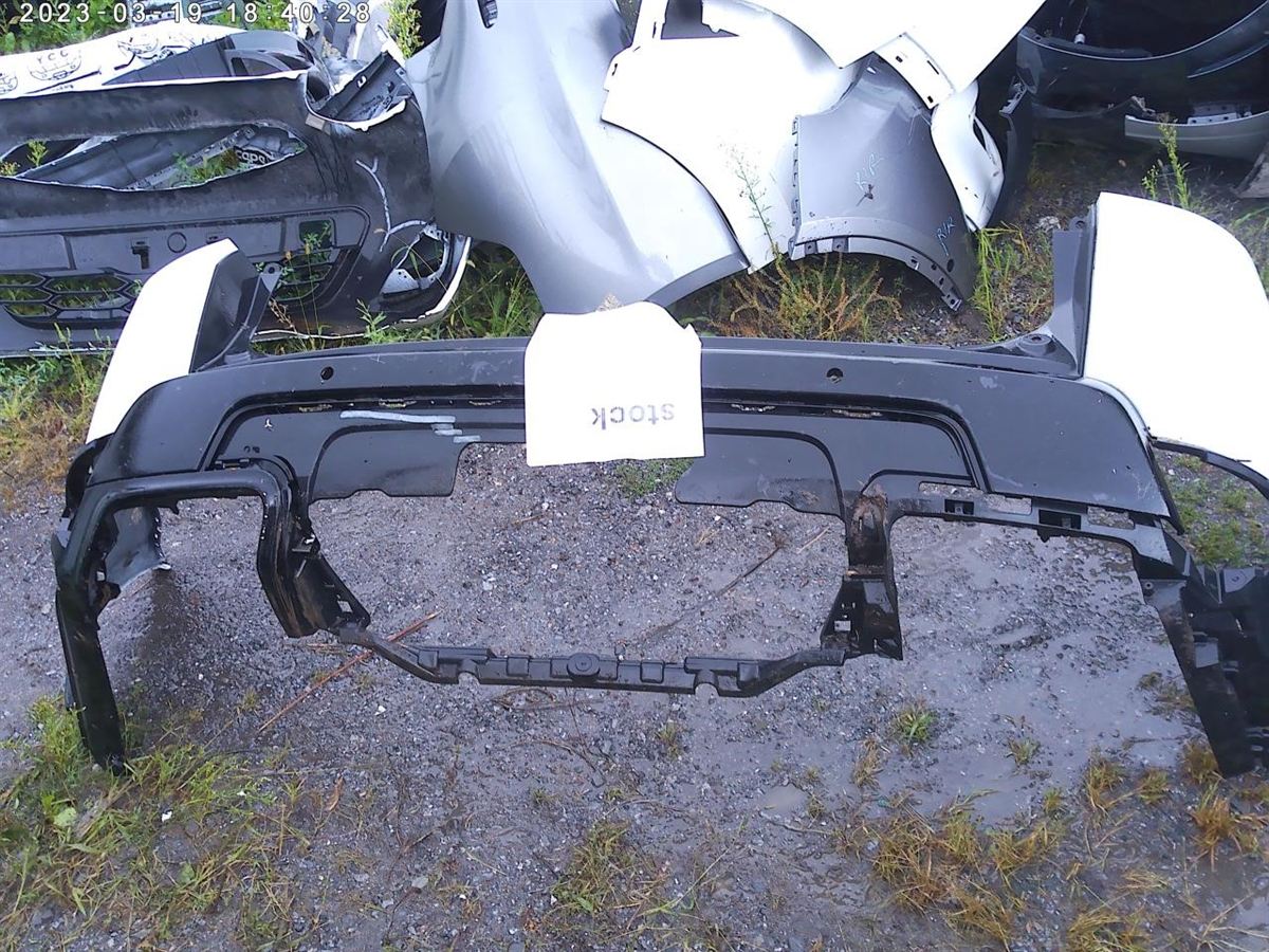 Defensa (parachoques) trasera usada original (OEM) Land Rover Range Rover 2018-2022