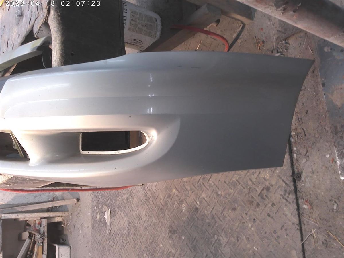 Defensa (parachoques) delantera usada original (OEM) Saturn L100 2001-2002
