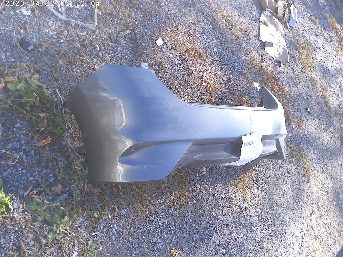 Refuerzo de defensa trasero usado original (OEM) Nissan Versa Note 2014-2019