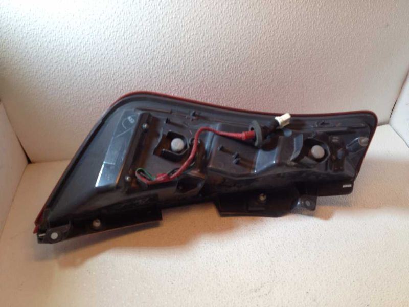 Right taillamp assembly used genuine OEM Nissan Murano 2006-2007