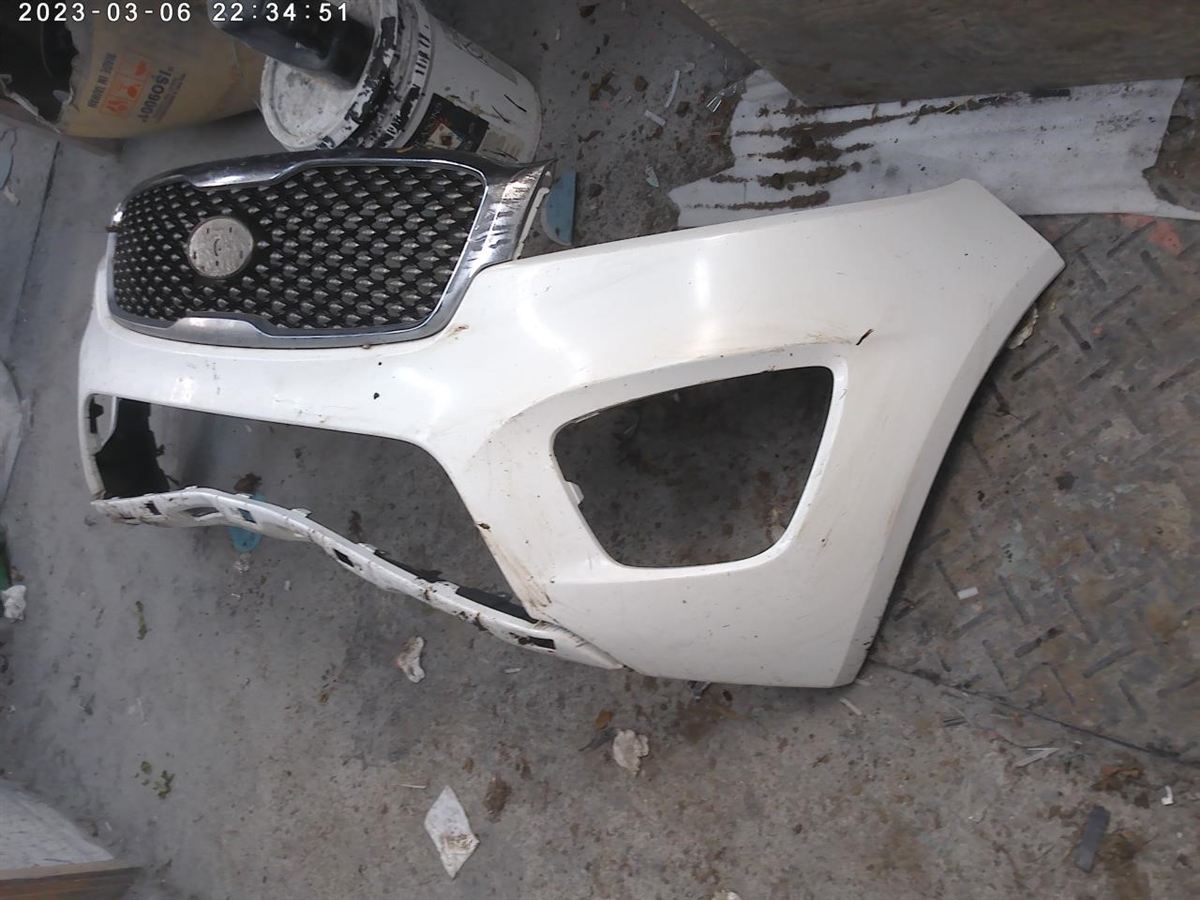 Rejilla de defensa delantera izquierda usada original (OEM) KIA Sorento 2016-2018