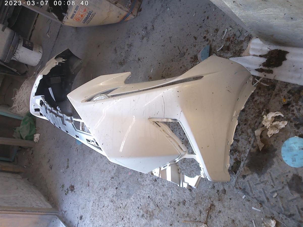 Defensa (parachoques) delantera usada original (OEM) Lexus NX200T 2015-2017
