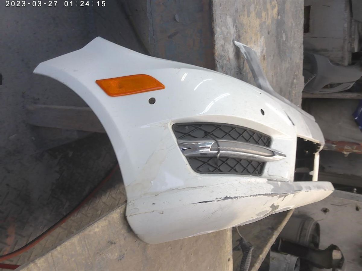 Front Bumper Cover used genuine OEM Mercedes-Benz Mercedes C-Class 2012-2015