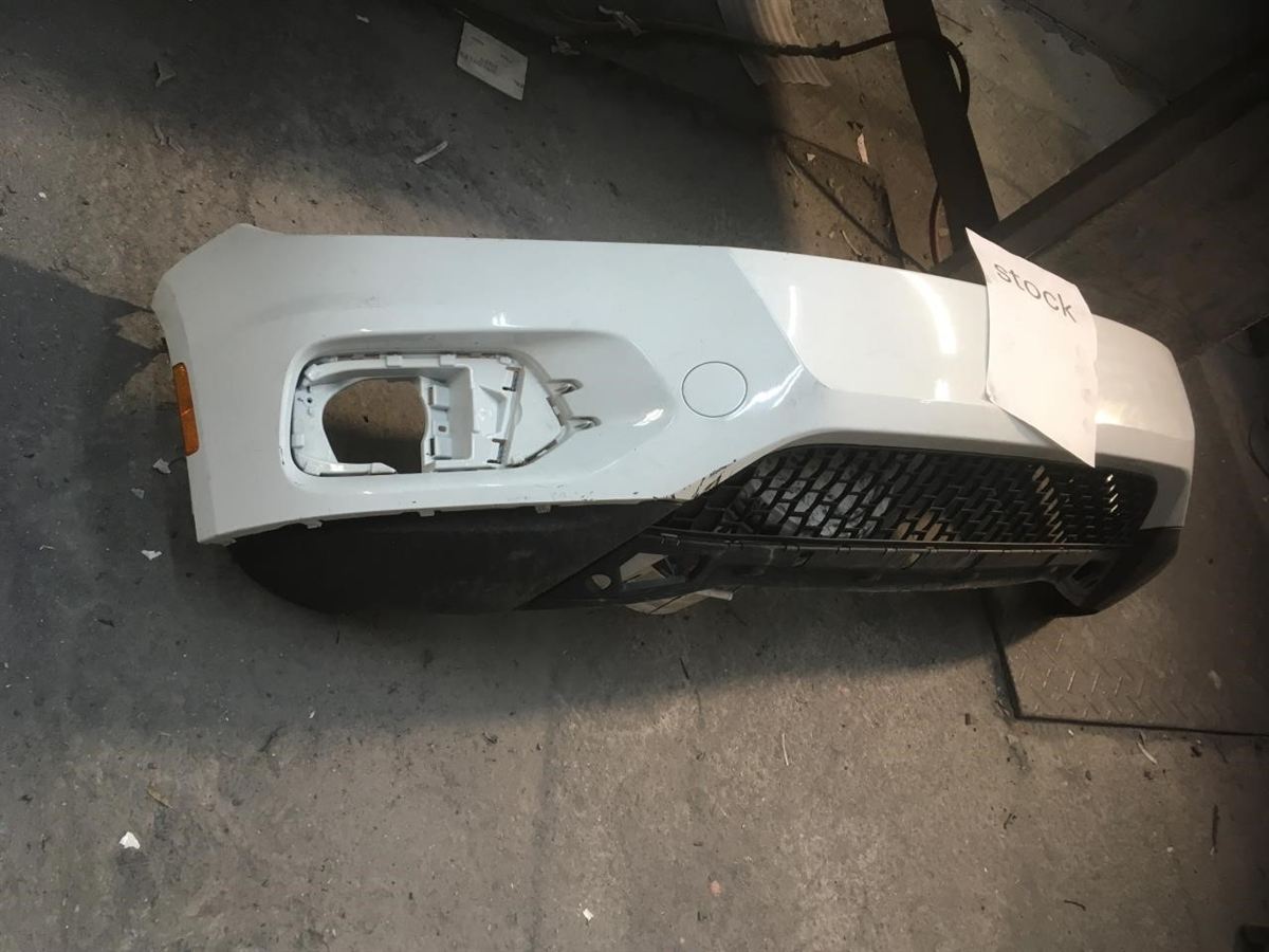 Defensa (parachoques) delantera usada original (OEM) Volkswagen Tiguan 2012-2017