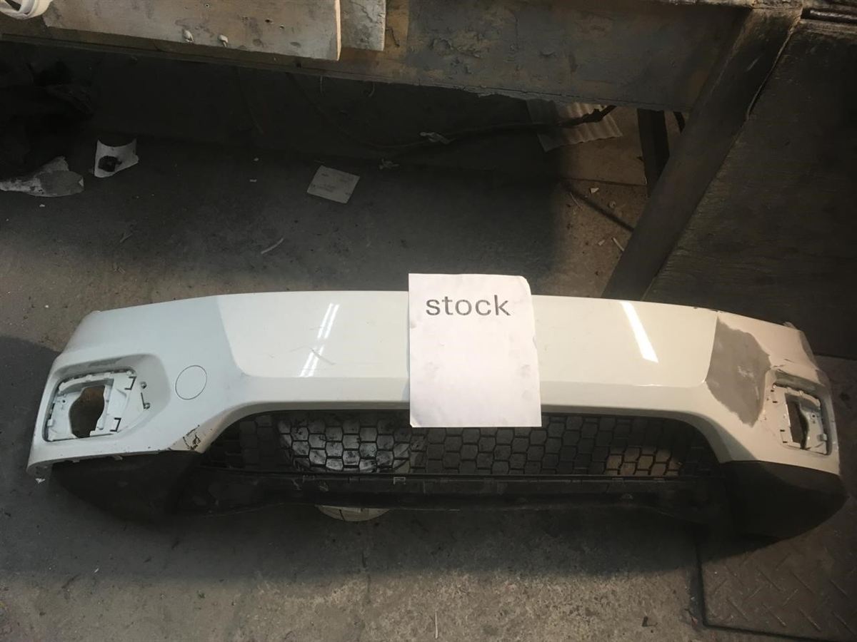Defensa (parachoques) delantera usada original (OEM) Volkswagen Tiguan 2012-2017