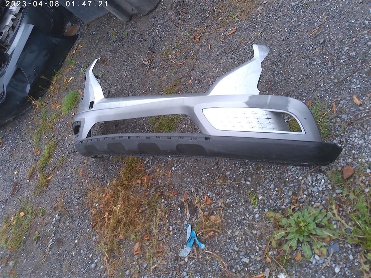 Front bumper grille used genuine OEM Hyundai Venue 2020-2024