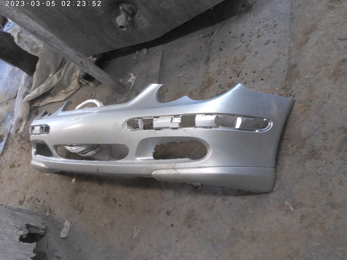 Defensa (parachoques) delantera usada original (OEM) Mercedes-Benz C230 2002-2004