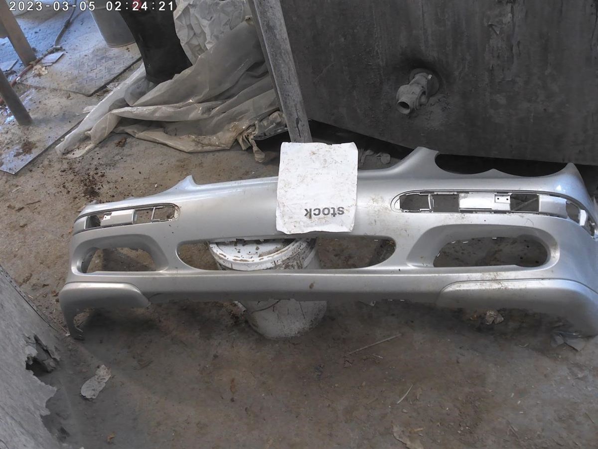 Defensa (parachoques) delantera usada original (OEM) Mercedes-Benz C230 2002-2004
