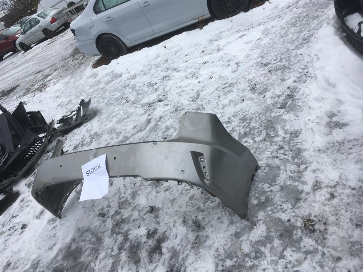 Defensa (parachoques) trasera usada original (OEM) Lexus RX350 2016-2019