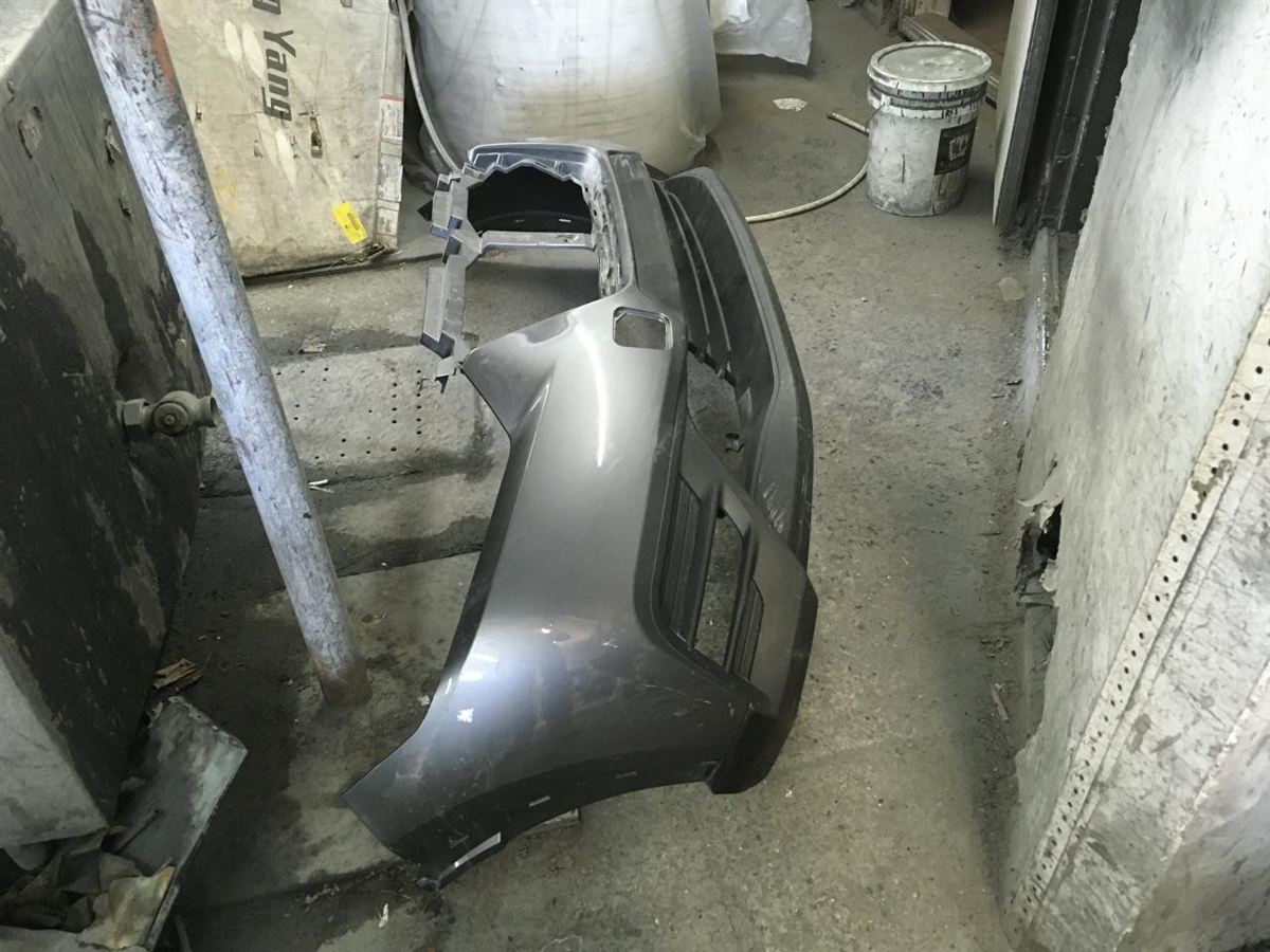 Absorbedor de defensa delantero usado original (OEM) Nissan Kicks 2018-2019