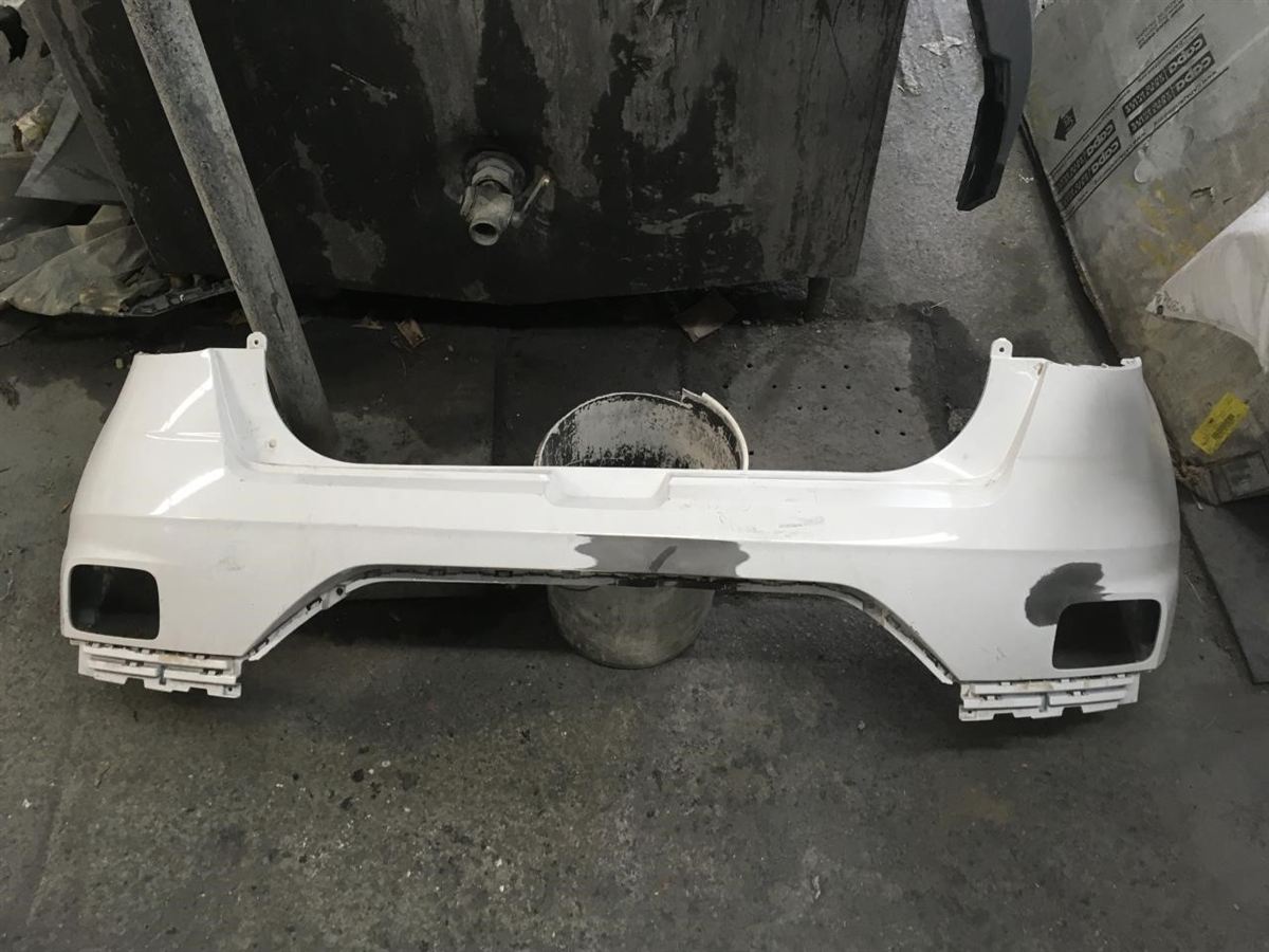 Faldón de defensa trasero usado original (OEM) Hyundai Venue 2020-2024