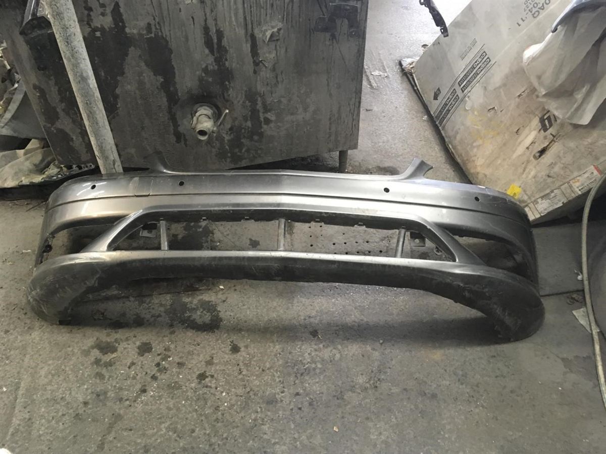 Defensa (parachoques) delantera usada original (OEM) Mercedes-Benz CLS550 2009-2011