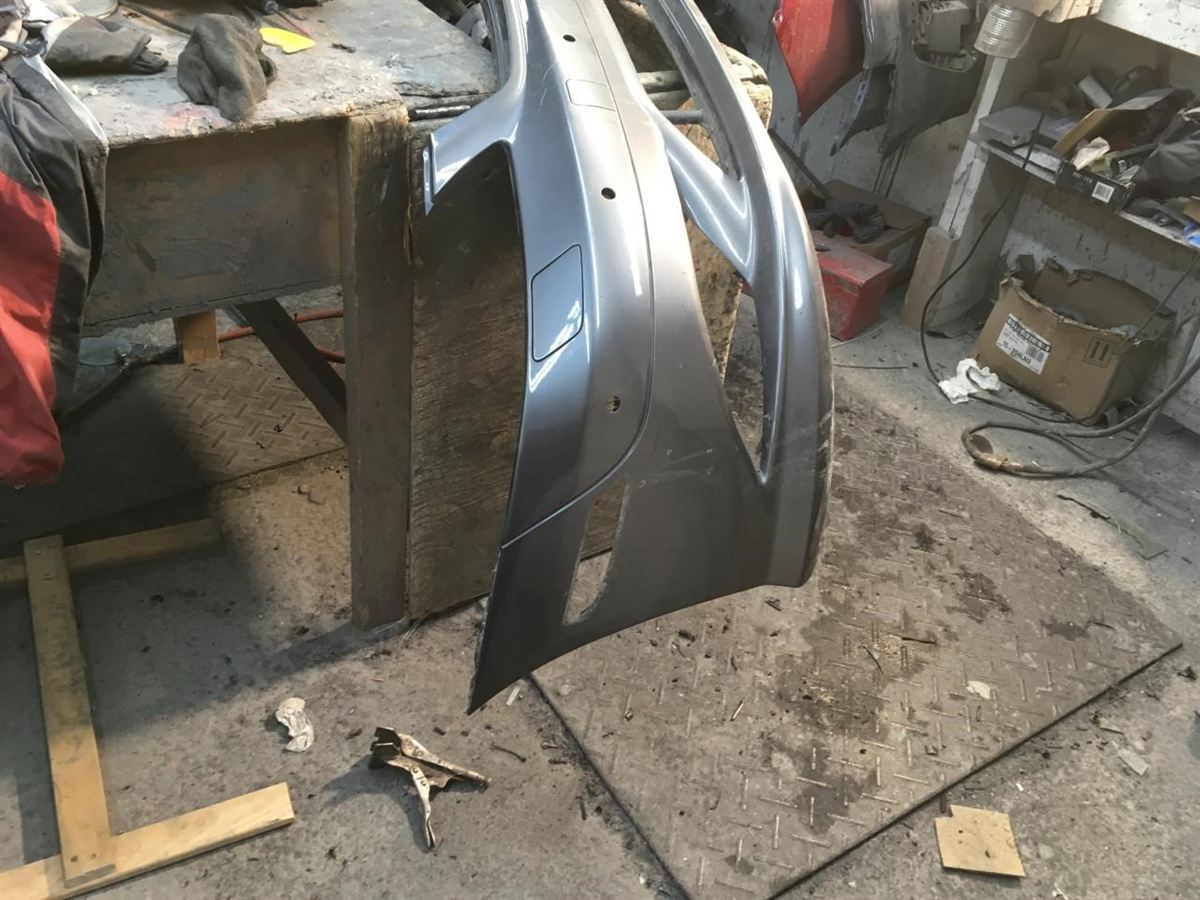 Defensa (parachoques) delantera usada original (OEM) Mercedes-Benz CLS550 2009-2011