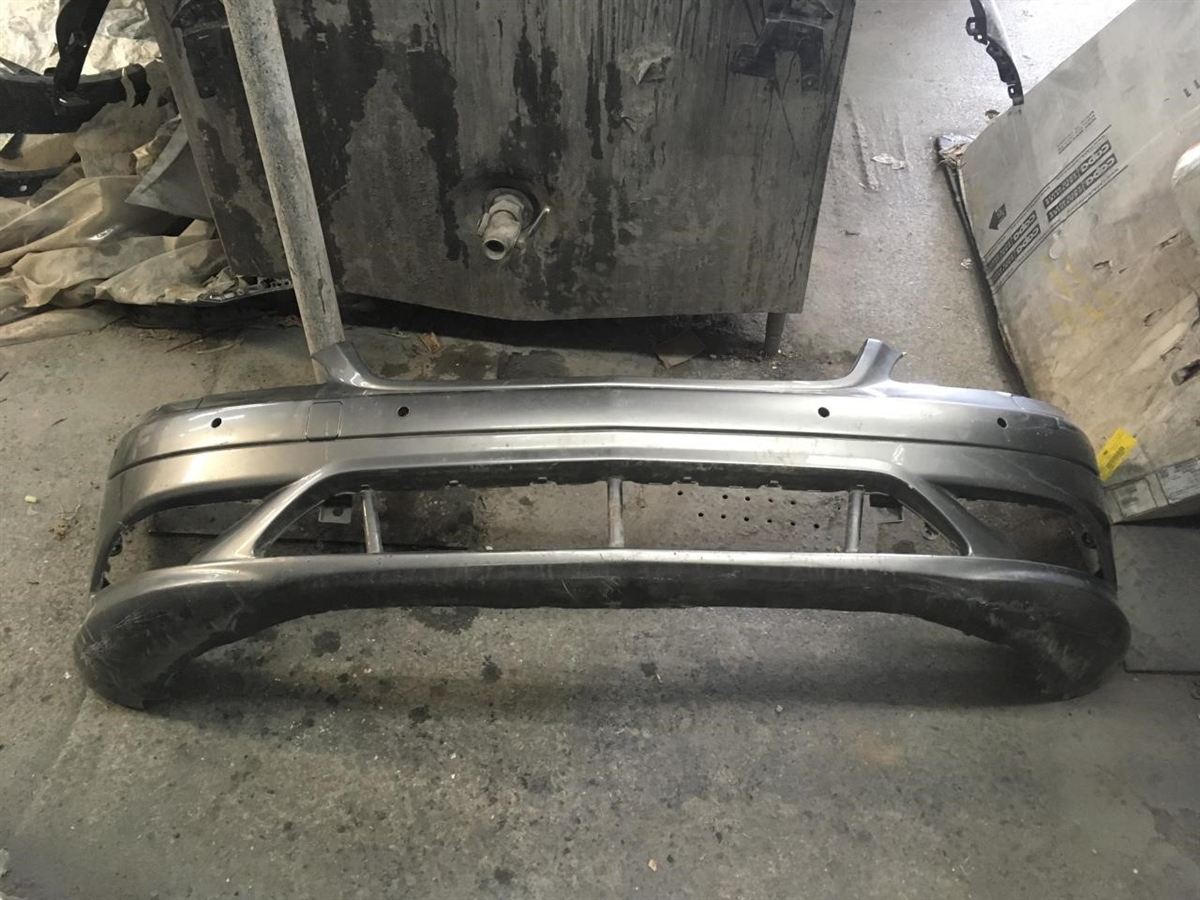 Defensa (parachoques) delantera usada original (OEM) Mercedes-Benz CLS550 2009-2011