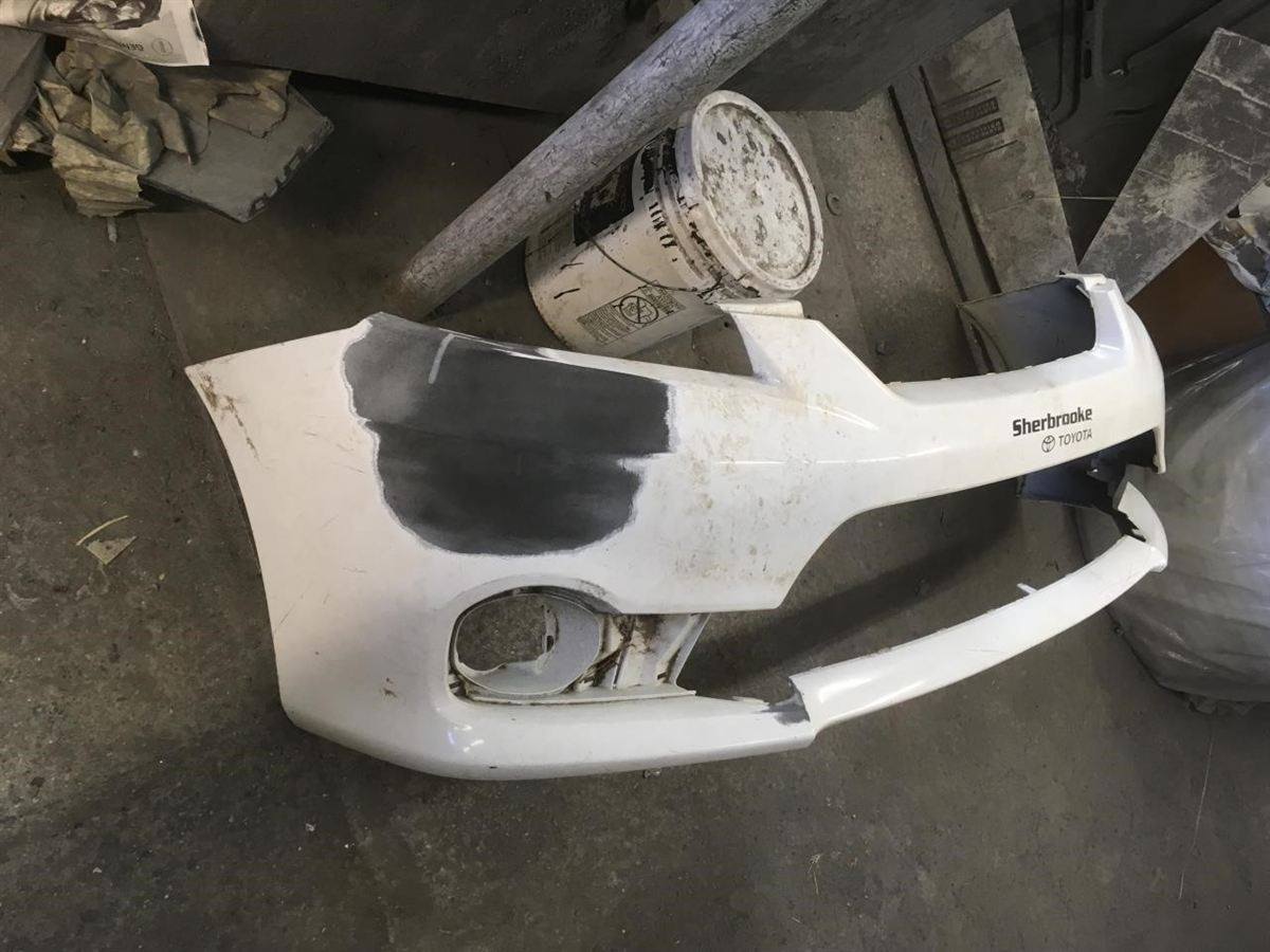 Front bumper cover used genuine OEM Toyota Matrix 2011-2014