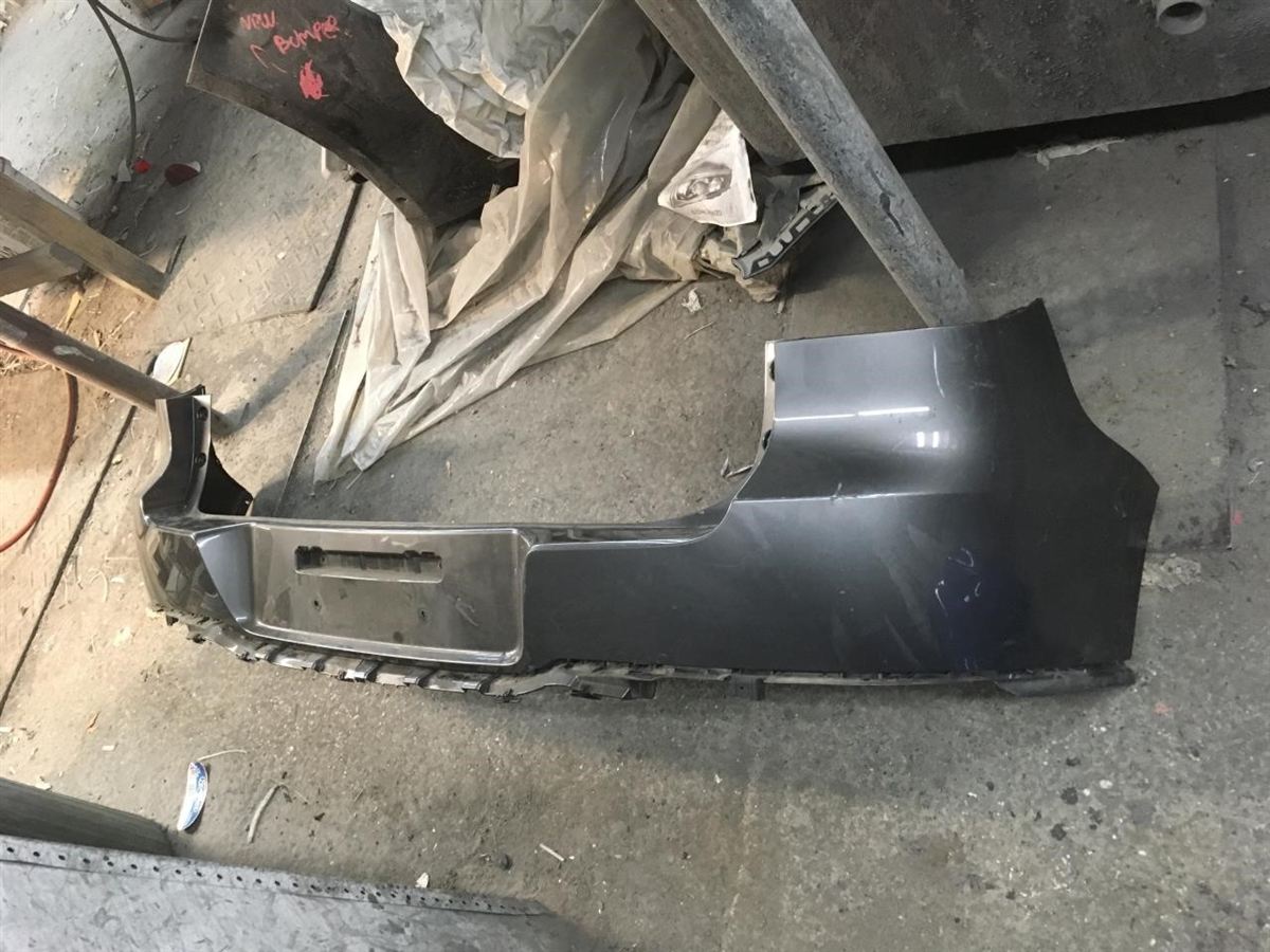 Defensa (parachoques) trasera usada original (OEM) Volkswagen Tiguan 2012-2017