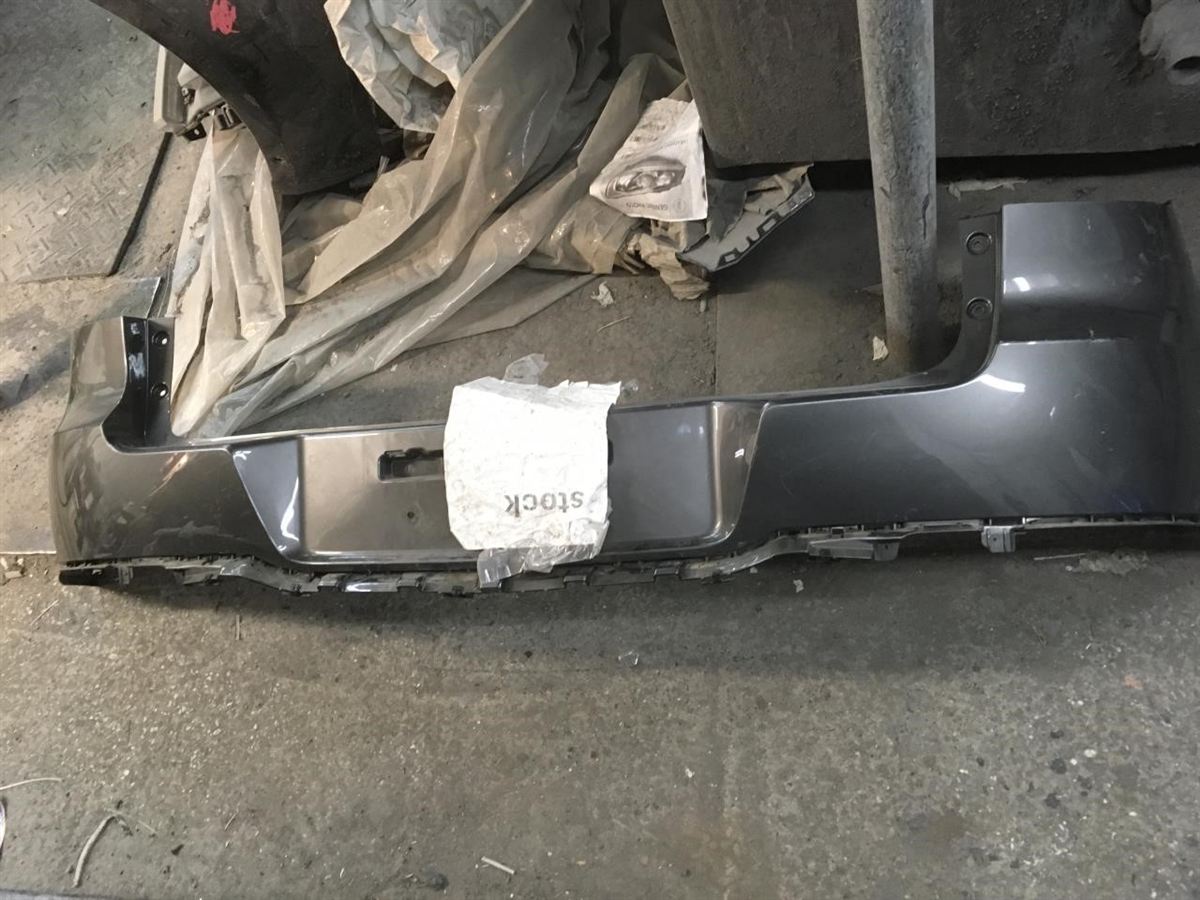 Defensa (parachoques) trasera usada original (OEM) Volkswagen Tiguan 2012-2017
