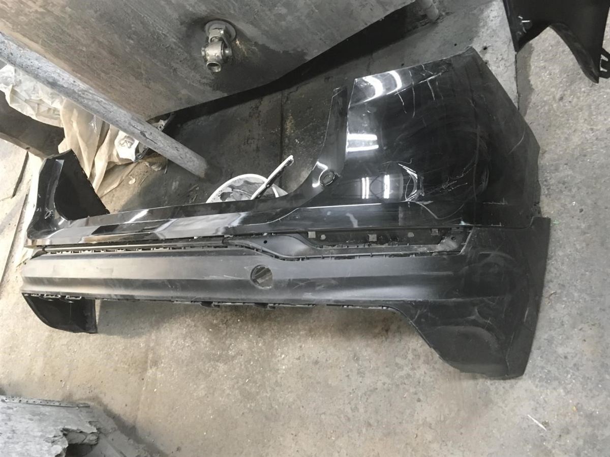 Defensa (parachoques) trasera usada original (OEM) GMC Terrain 2018-2024