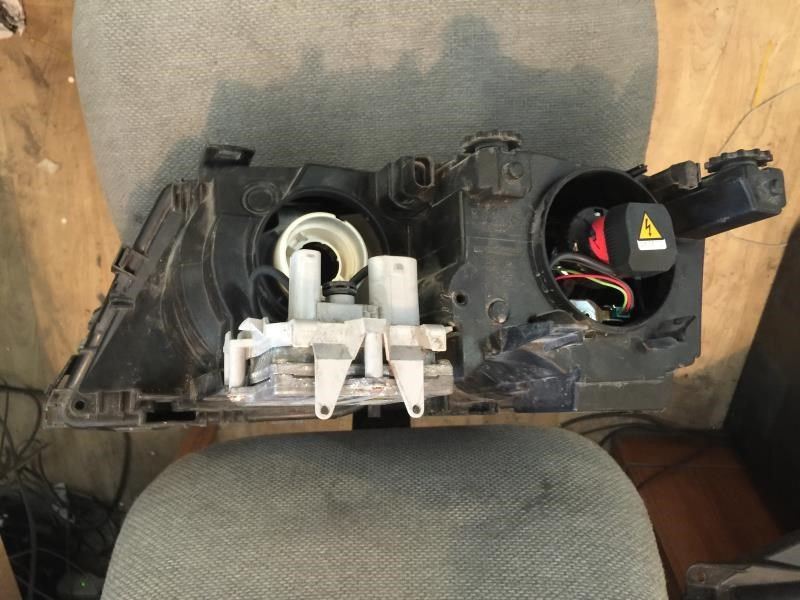 Right headlamp assembly composite used genuine OEM BMW 325I 2002-2005