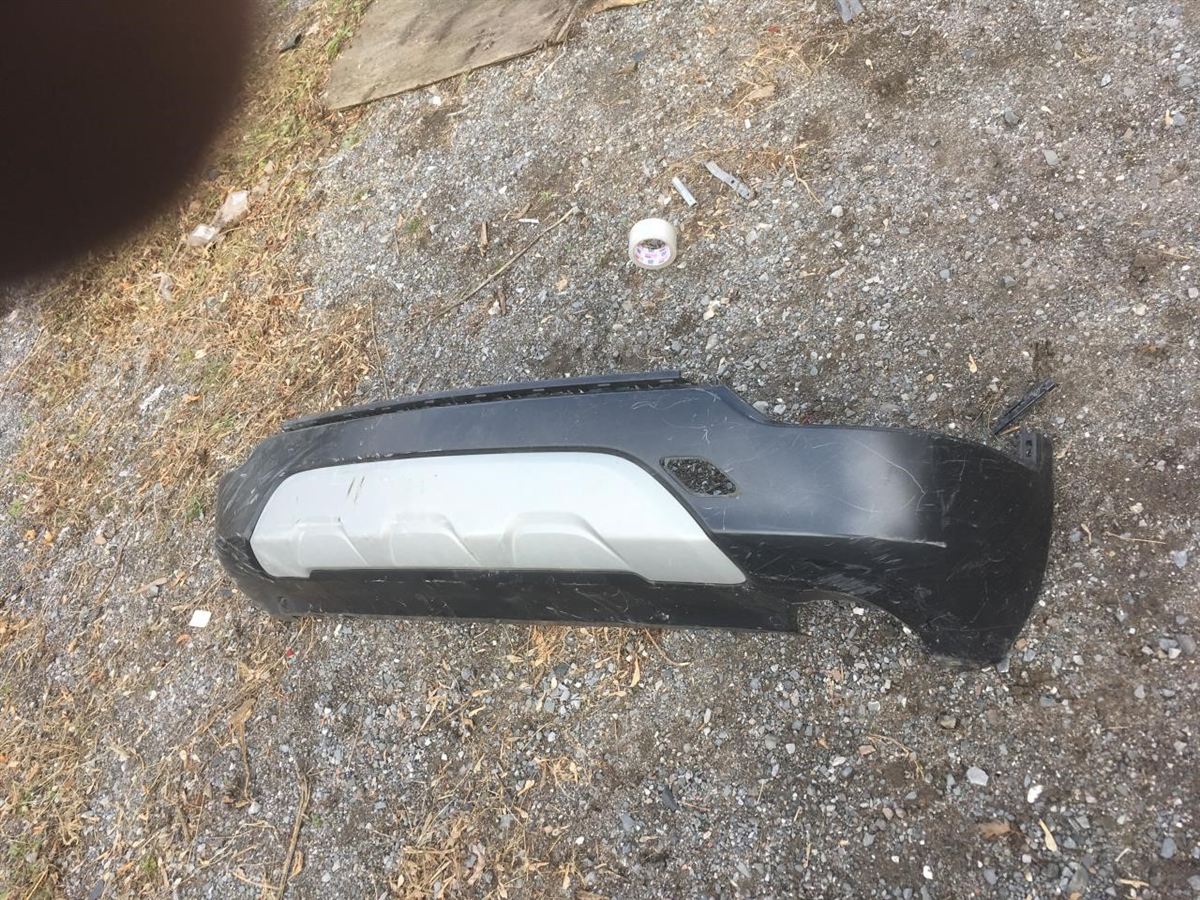 Refuerzo de defensa trasero usado original (OEM) Buick Encore 2013-2022