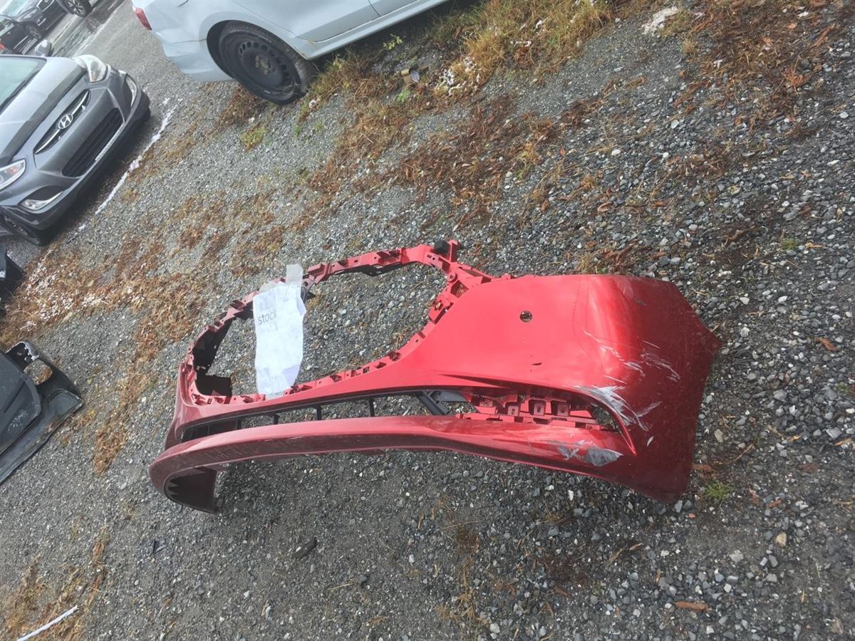 Refuerzo de defensa delantero usado original (OEM) Mazda 3 2019-2025