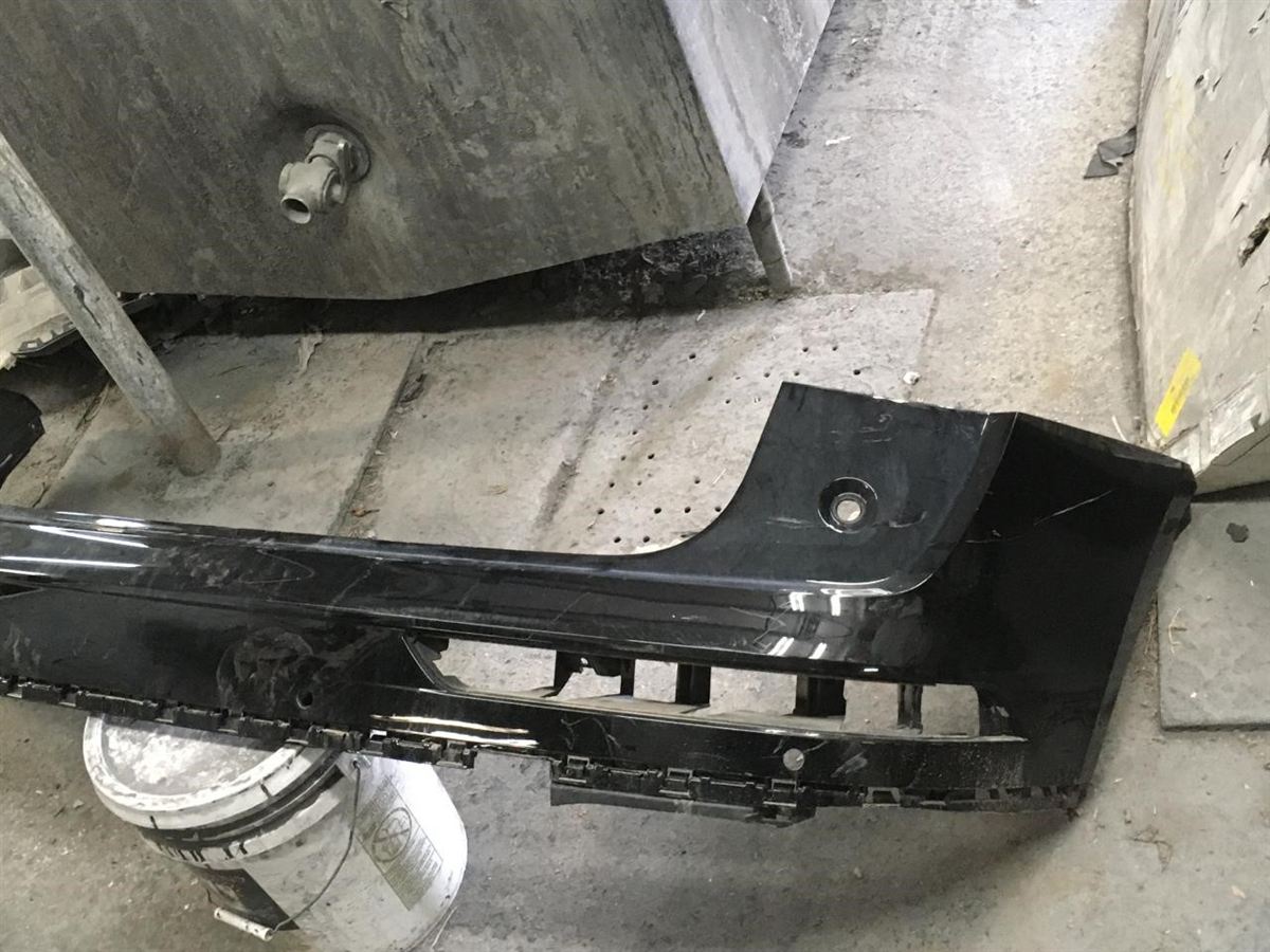 Defensa (parachoques) trasera usada original (OEM) Jeep Cherokee 2014-2018