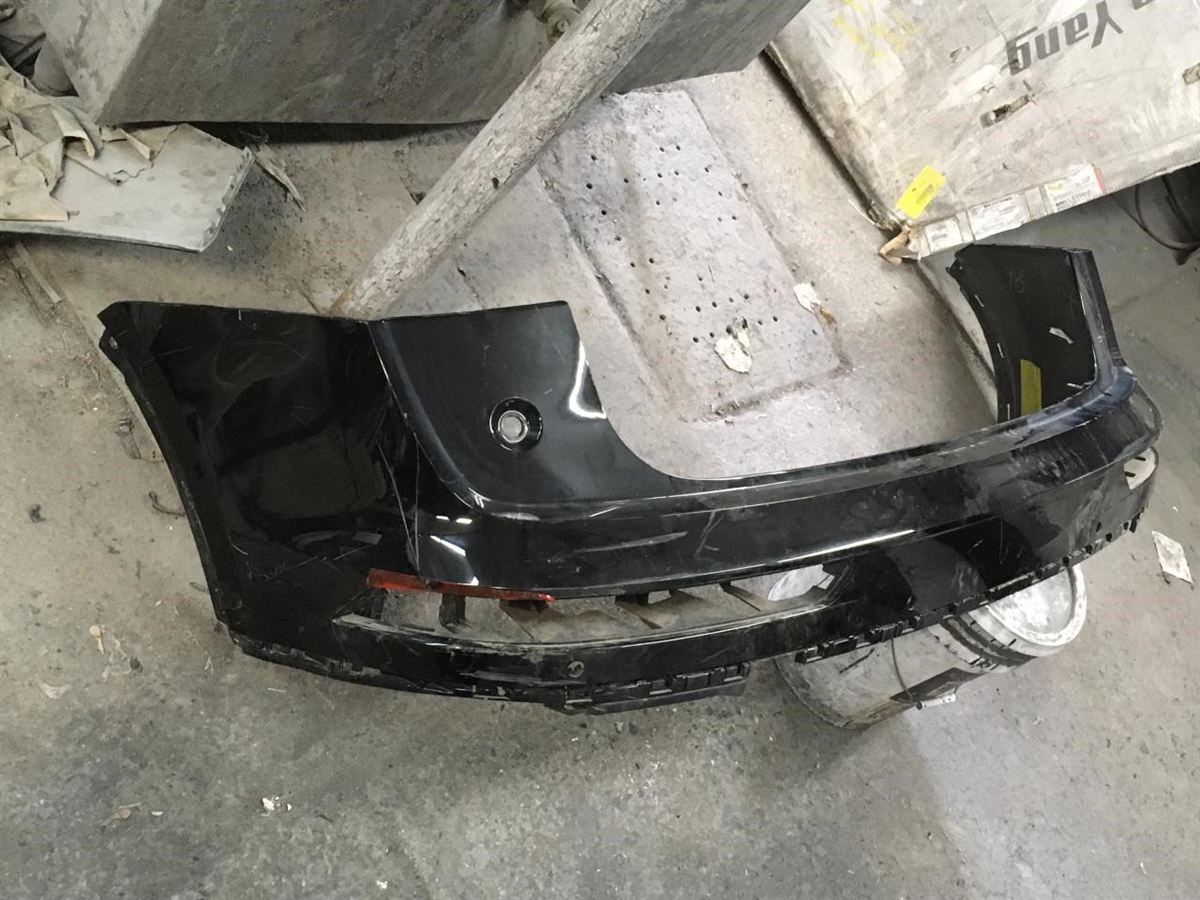 Defensa (parachoques) trasera usada original (OEM) Jeep Cherokee 2014-2018