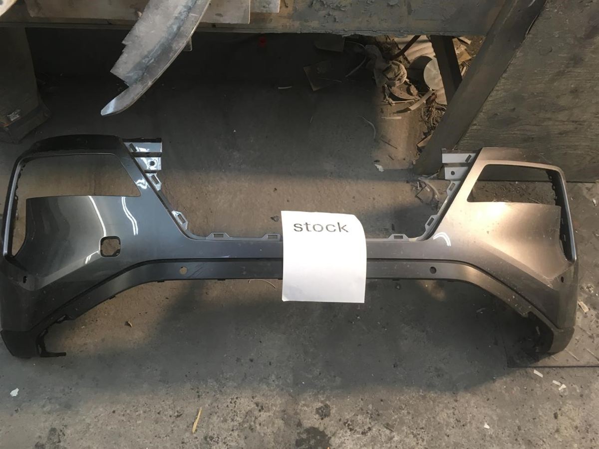 Defensa (parachoques) delantera usada original (OEM) Nissan Rogue 2021-2023