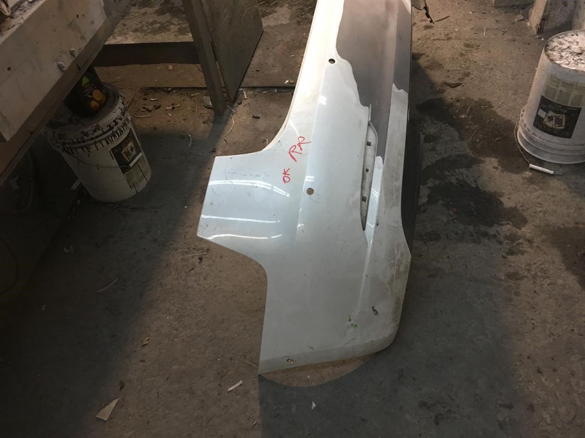 Defensa (parachoques) trasera usada original (OEM) Tesla 3 2017-2023