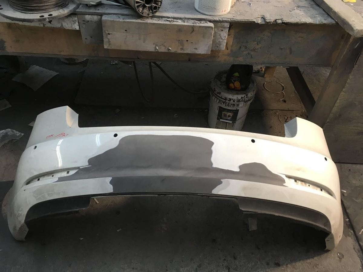 Defensa (parachoques) trasera usada original (OEM) Tesla 3 2017-2023