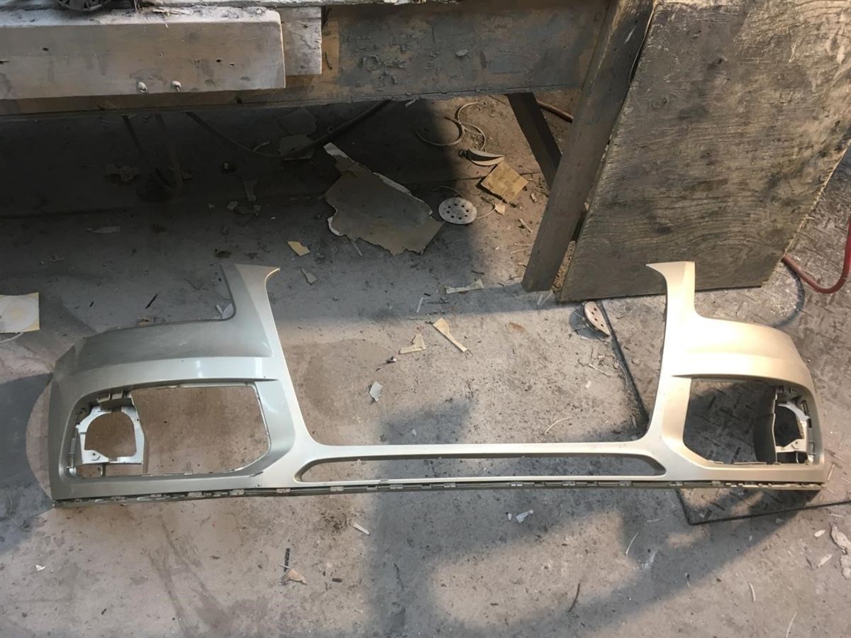 Defensa (parachoques) delantera usada original (OEM) Audi Q5 2013-2017