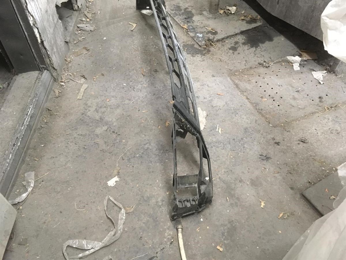 Front bumper cover lower used genuine OEM Volkswagen Tiguan 2018-2021