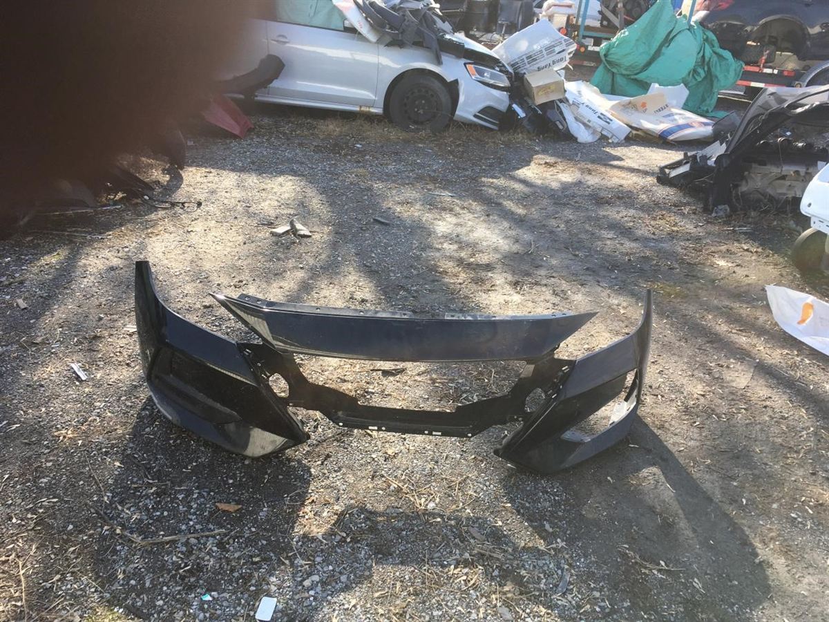 Defensa (parachoques) delantera usada original (OEM) Nissan Sentra 2020-2023