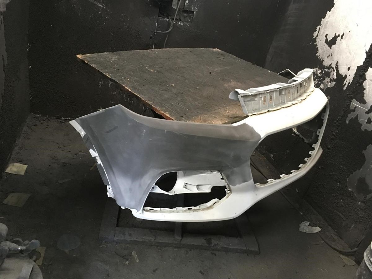 Defensa (parachoques) delantera usada original (OEM) Chevrolet Trax 2018-2022