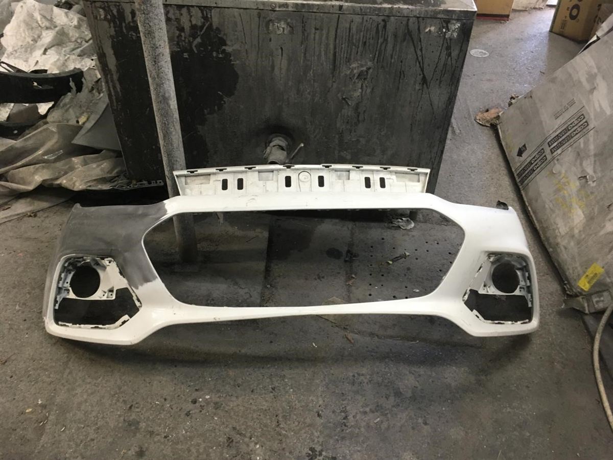 Defensa (parachoques) delantera usada original (OEM) Chevrolet Trax 2018-2022
