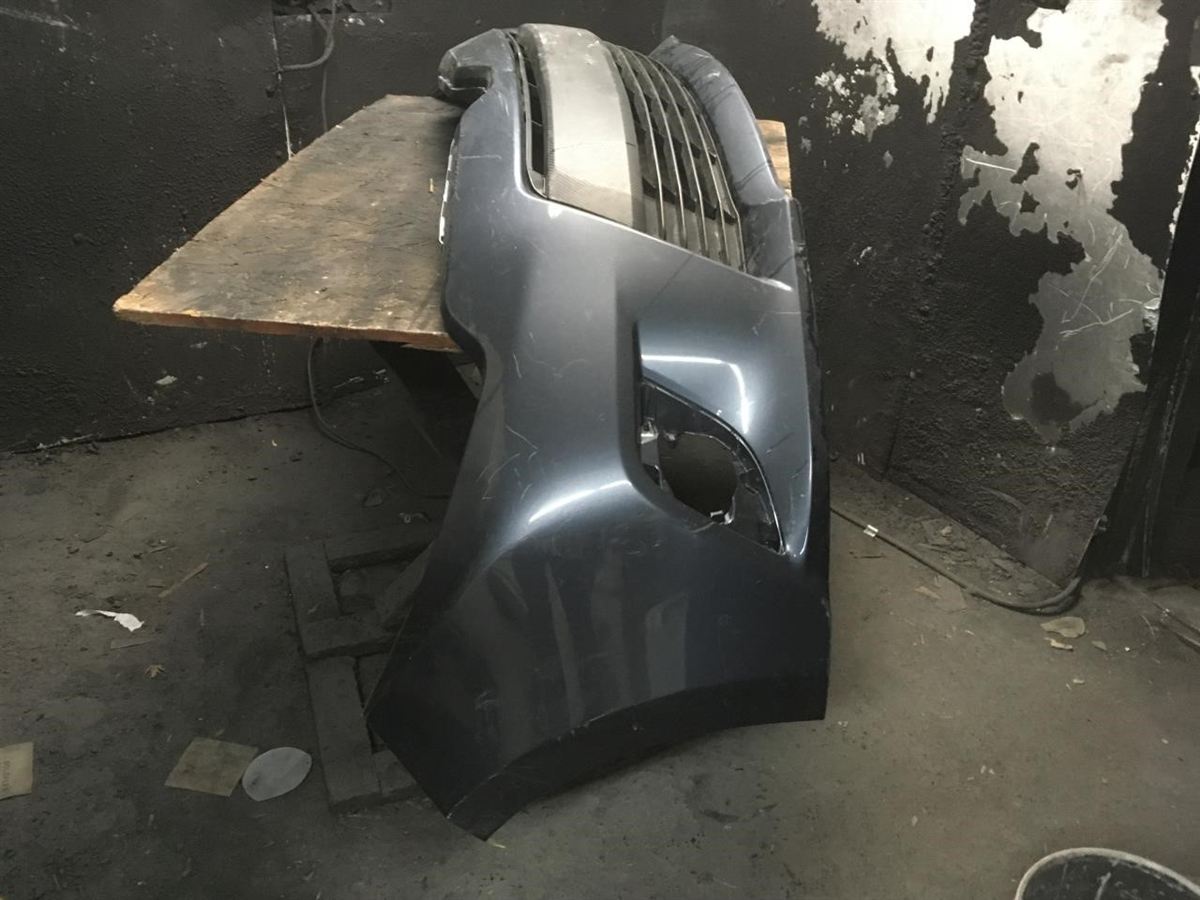 Defensa (parachoques) delantera usada original (OEM) Toyota Corolla 2014-2016