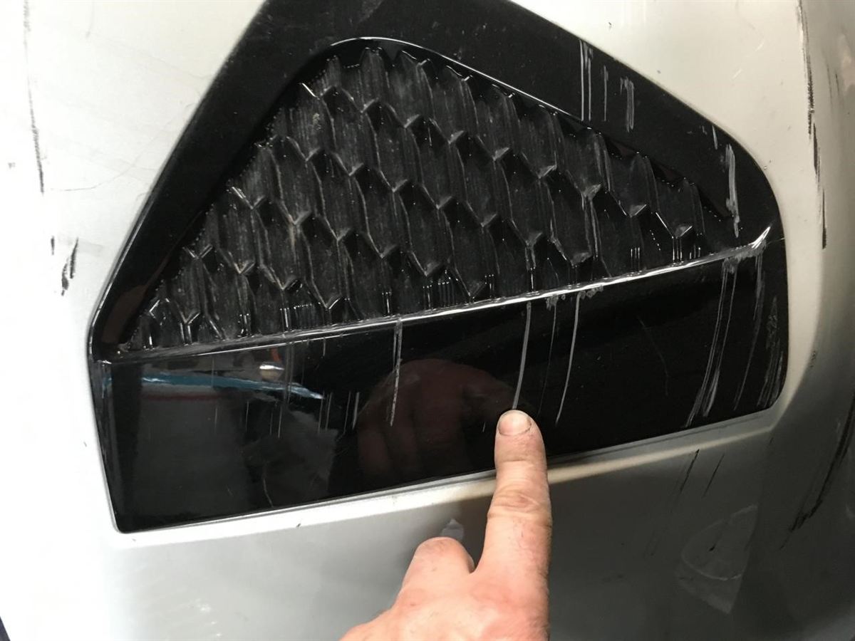 Rejilla de defensa delantera usada original (OEM) Nissan Murano 2019-2024