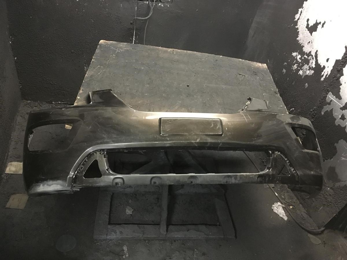 Defensa (parachoques) delantera usada original (OEM) KIA Rondo 2007-2012
