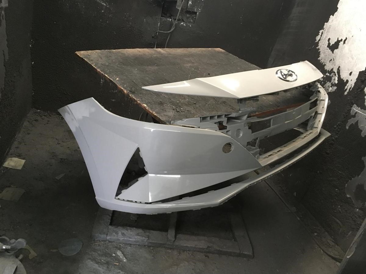 Rejilla de defensa delantera izquierda usada original (OEM) Hyundai Elantra 2021-2023