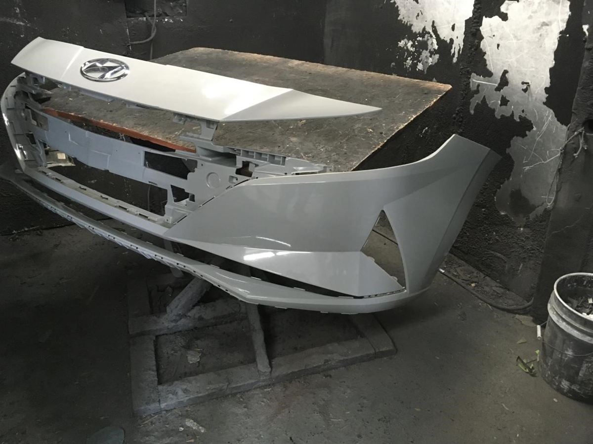 Rejilla de defensa delantera izquierda usada original (OEM) Hyundai Elantra 2021-2023