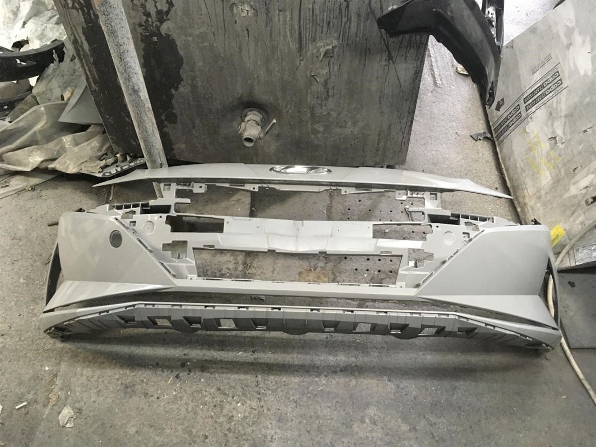Rejilla de defensa delantera izquierda usada original (OEM) Hyundai Elantra 2021-2023
