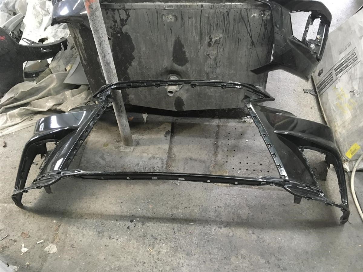 Defensa (parachoques) delantera usada original (OEM) Lexus RX350 2023-2025