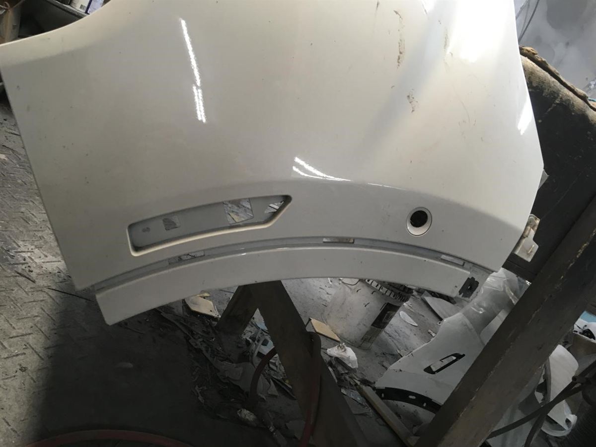 Front bumper cover used genuine OEM Lincoln Nautilus 2021-2023