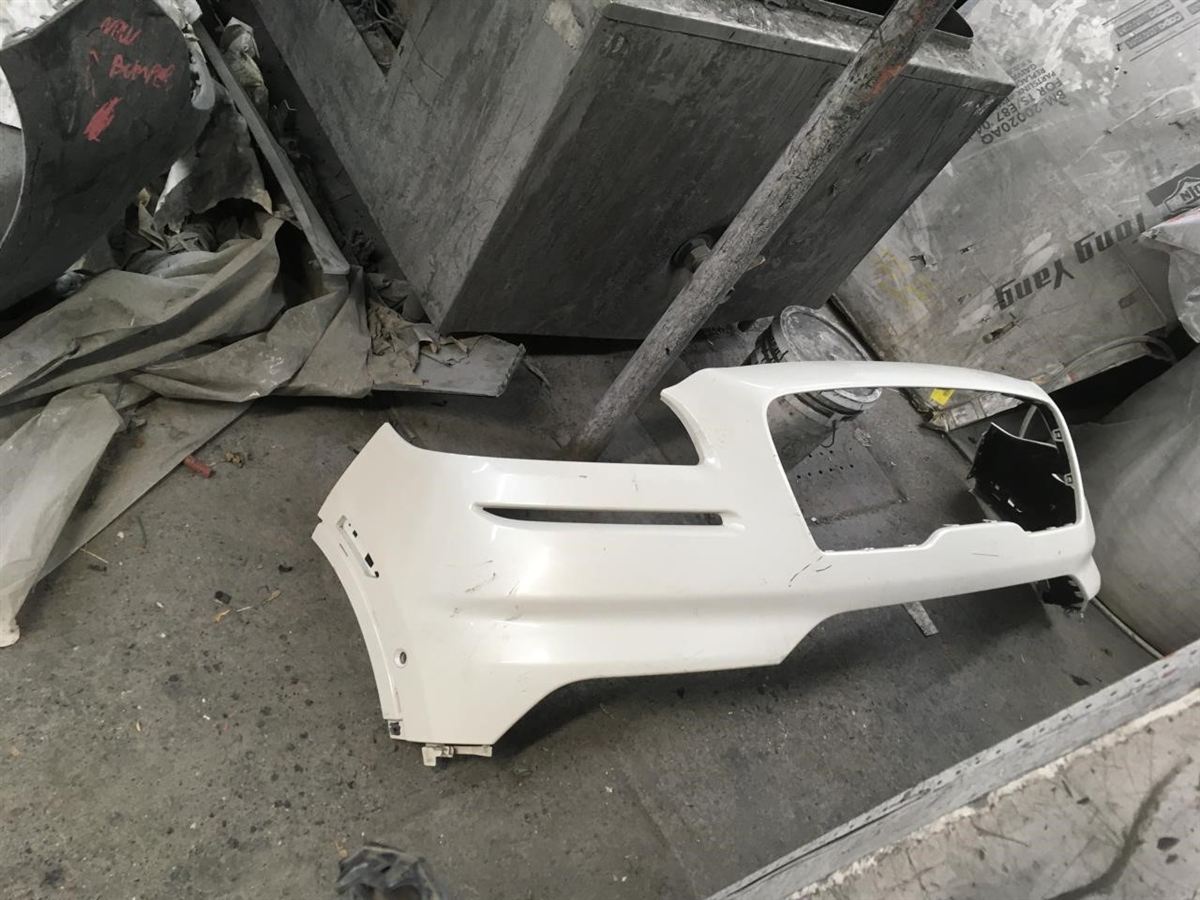 Front bumper cover used genuine OEM Lincoln Nautilus 2021-2023