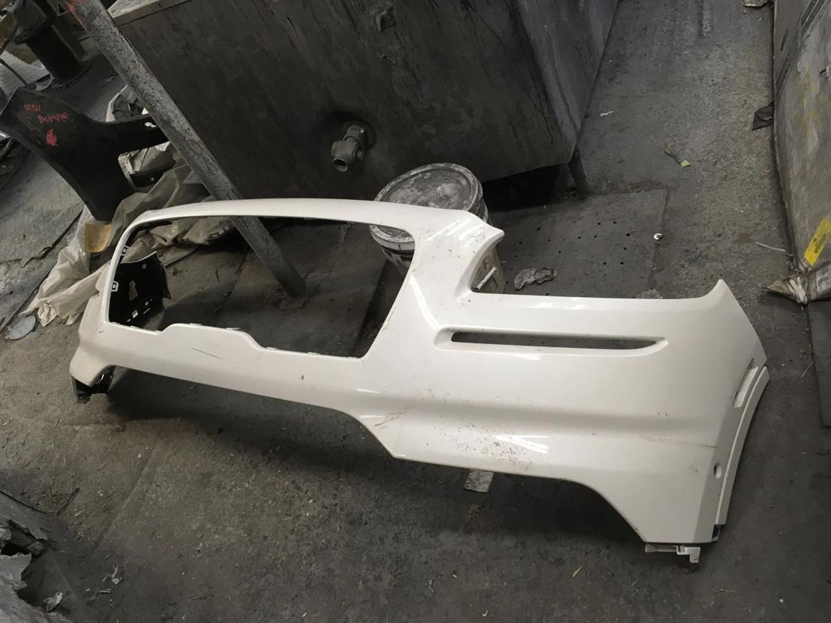 Front bumper cover used genuine OEM Lincoln Nautilus 2021-2023