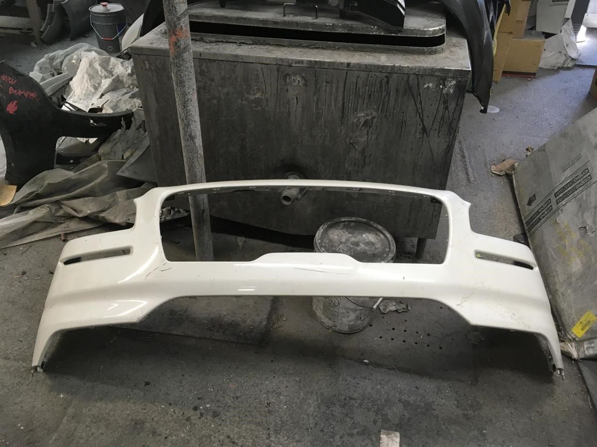 Front bumper cover used genuine OEM Lincoln Nautilus 2021-2023
