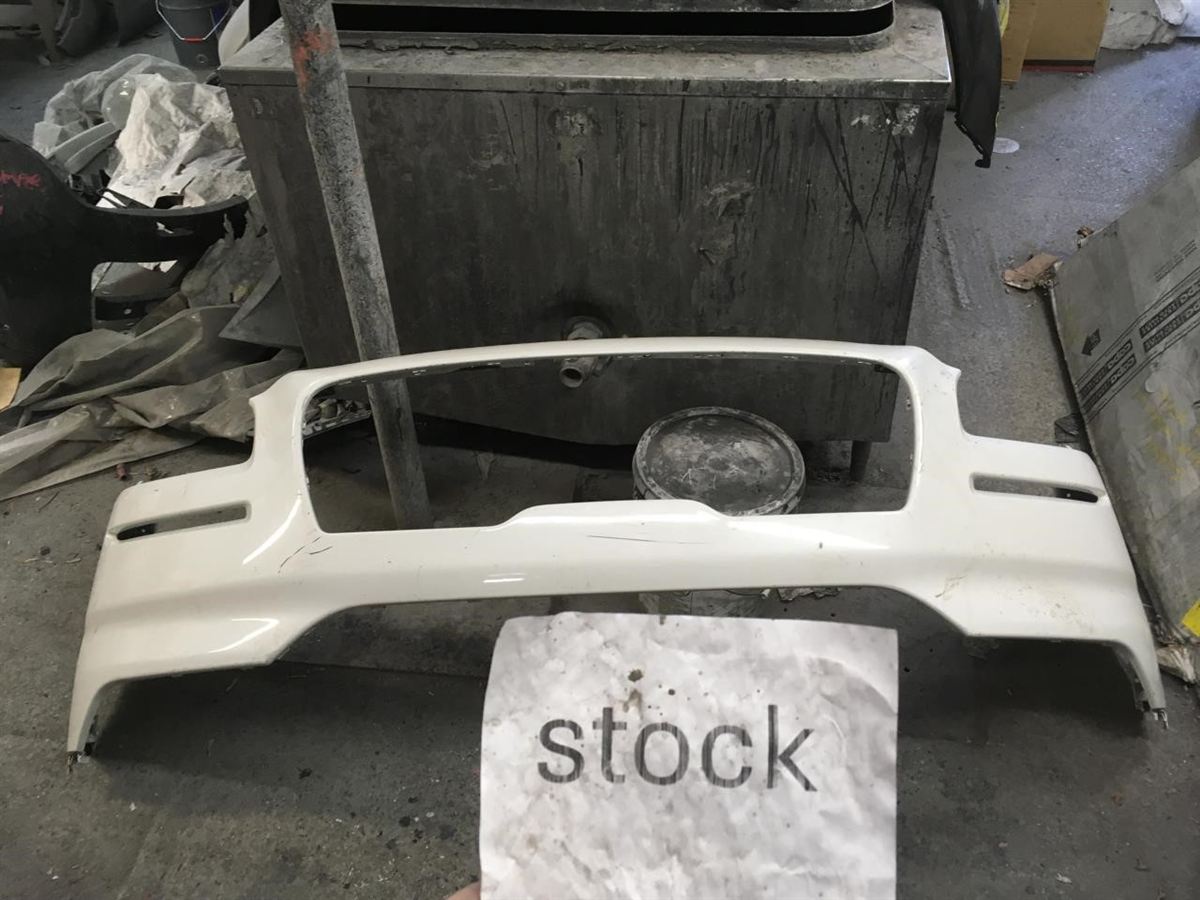 Front bumper cover used genuine OEM Lincoln Nautilus 2021-2023